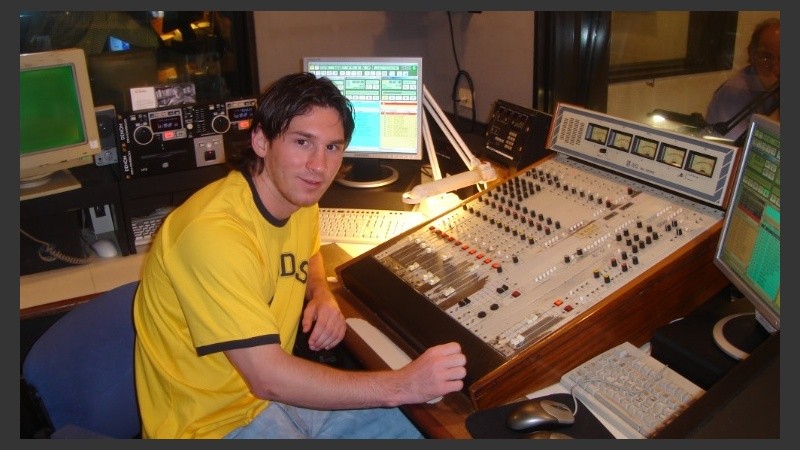 El crack rosarino también fue por un instante operador de Radio 2.