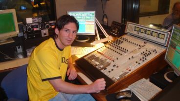 El crack rosarino también fue por un instante operador de Radio 2.