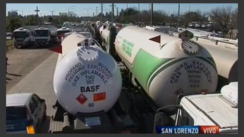 Gran acumulación de camiones en los accesos a la zona portuaria.