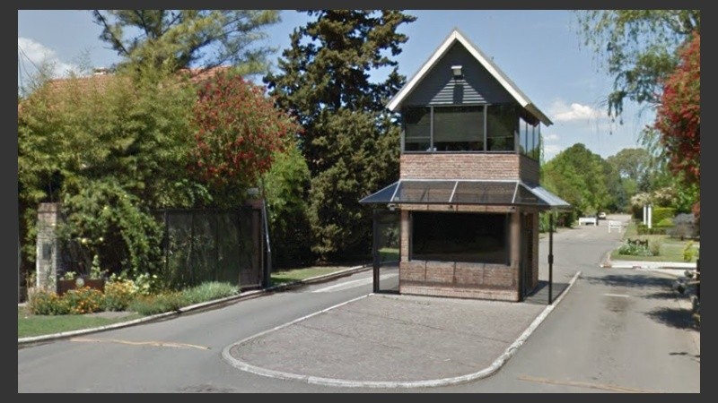 Los ladrones huyeron a toda velocidad por la puerta principal, según un testimonio. 