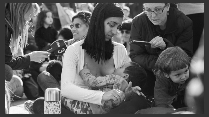 Por que se cumpla el derecho a amamantar en todos los espacios: Rosario se sumó a la 