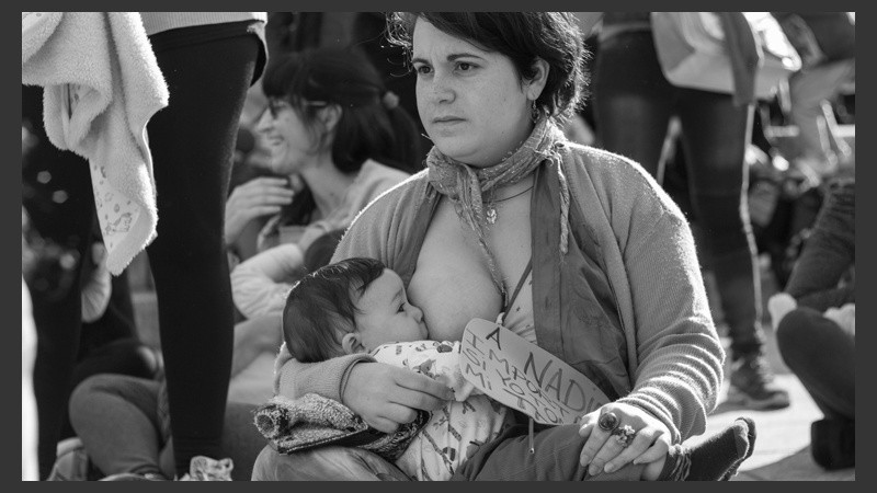 Por que se cumpla el derecho a amamantar en todos los espacios: Rosario se sumó a la 