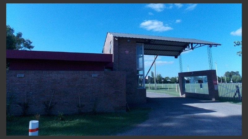 El country del club está ubicado en Ibarlucea.