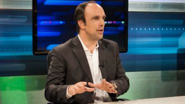 Para Corral, hay agrupaciones que quieren sacar a Macri del poder.