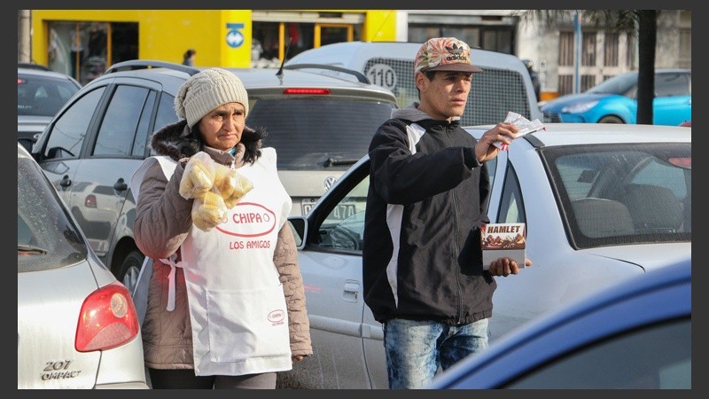 La bolsa de chipá está a seis por 20 pesos; un chocolate, 10.