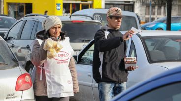 La bolsa de chipá está a seis por 20 pesos; un chocolate, 10.