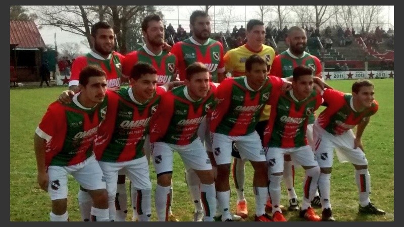 Los once del Lobo de Las Parejas que salieron a la cancha este domingo.