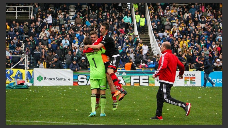 El festejo de los pibes de Newell´s en el Gigante.