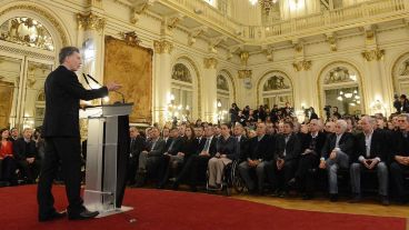 El anuncio en Casa Rosada contó con la presencia de sindicalistas.