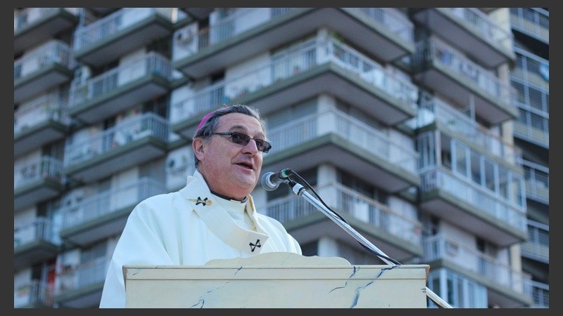 El arzobispo Eduardo Martín en plena misa. (Alan Monzón/Rosario3.com)