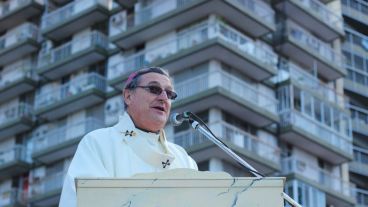 El arzobispo Eduardo Martín en plena misa. (Alan Monzón/Rosario3.com)