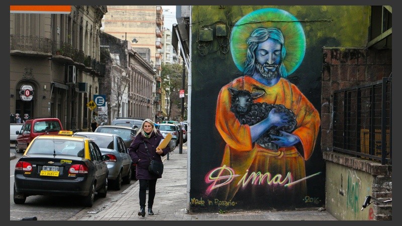 En Mitre al 500 se luce esta flamante y luminosa pintura. (Alan Monzón/Rosario3.com)