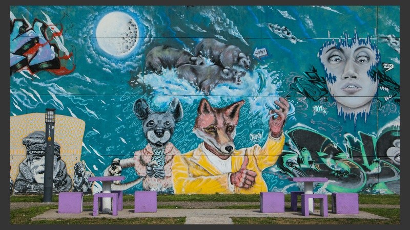 En la plaza Tarragó Ros (Laprida y 24 de Septiembre) varios pinturas embellecen el lugar. (Alan Monzón/Rosario3.com)