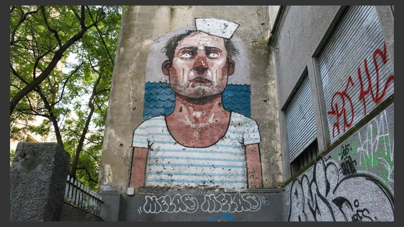 Tiene sus años pero es imponente. El mural se puede apreciar en Urquiza al 1900. (Alan Monzón/Rosario3.com)