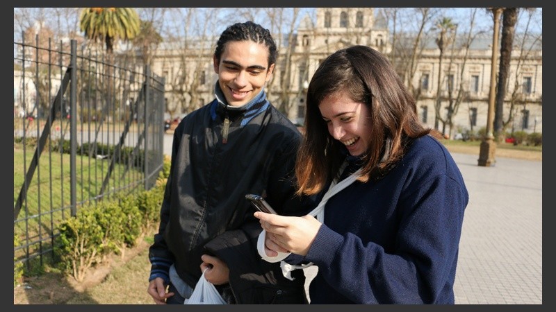 Fiebre por los pokemones en plaza San Martín.