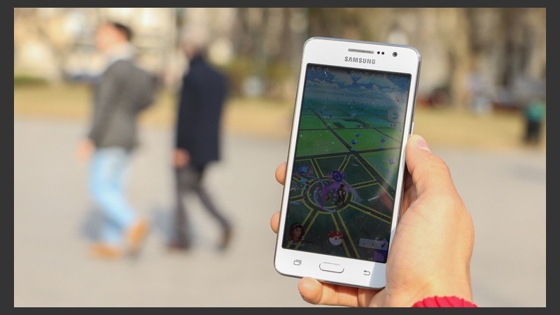 Fiebre por los pokemones en plaza San Martín.