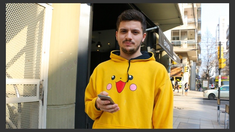 Fiebre por los pokemones en plaza San Martín.