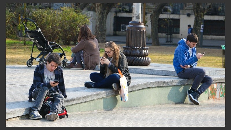 Fiebre por los pokemones en plaza San Martín.