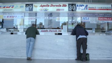 Se viene un paro de micros de larga distancia este lunes en todo el interior del país.