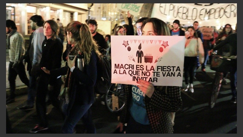 Hubo una marcha de varias cuadras desde Tribunales a Gobernación por calle Oroño.