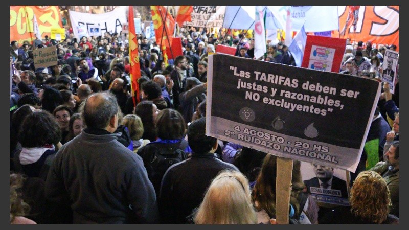 El acto central se realizó en la plaza San Martín frente a la Sede de Gobierno.