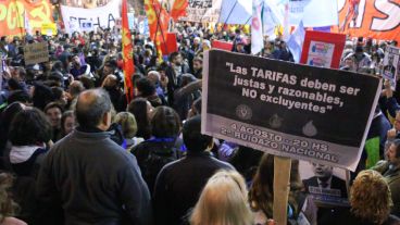 El acto central se realizó en la plaza San Martín frente a la Sede de Gobierno.