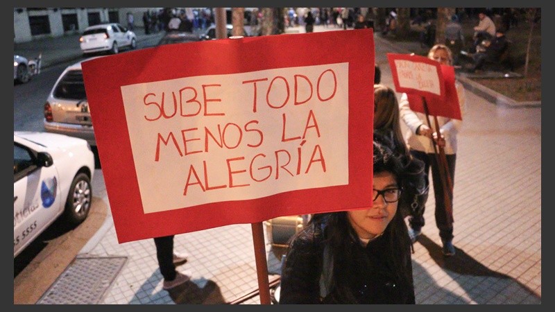 El acto central se realizó en la plaza San Martín frente a la Sede de Gobierno.