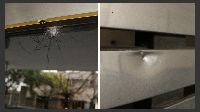 Marcas de las balas en el frente del edificio.
