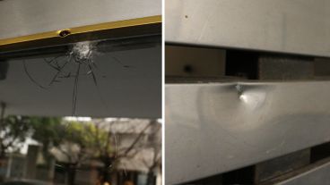 Marcas de las balas en el frente del edificio.