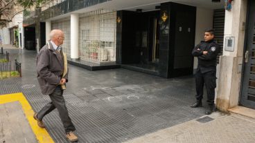 El departamento permanecía con custodia este viernes.