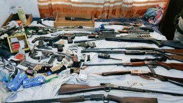 En total, se secuestraron 19 armas, entre escopetas, pistolas y revólveres.