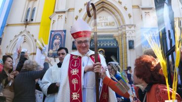 El arzobispo Eduardo Martín encabezó la procesión este domingo.