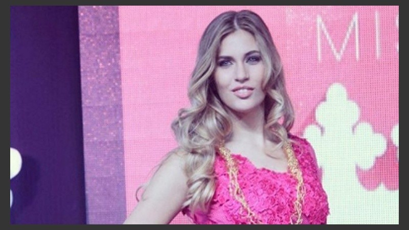 Roca tiene 24 años y es periodista. 