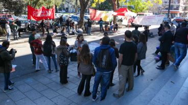 Durante la mañana hubo una vigilia en la puerta de Tribunales.
