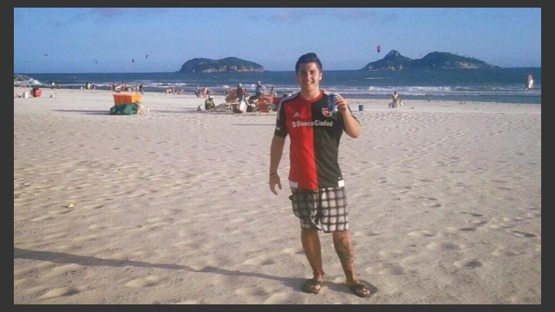 Vacaciones en Brasil, siempre con la rojinegra puesta.