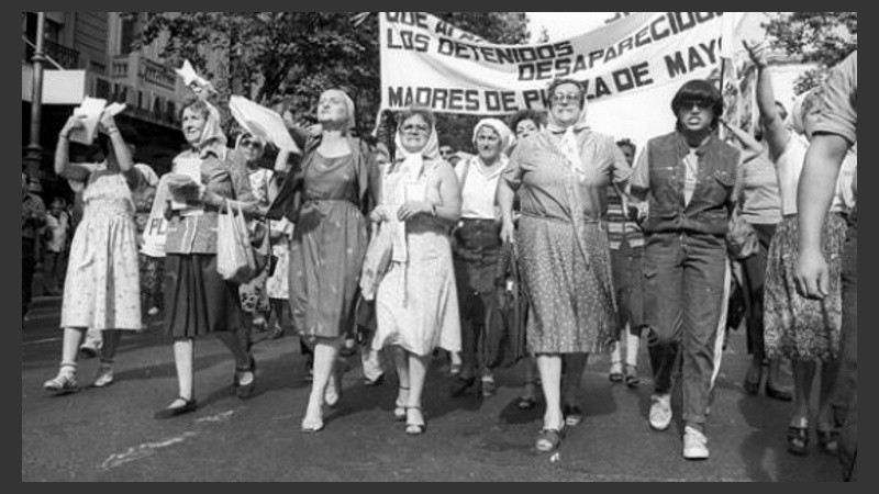 El 30 de abril de 1977 las Madres realizaron su primera ronda. 