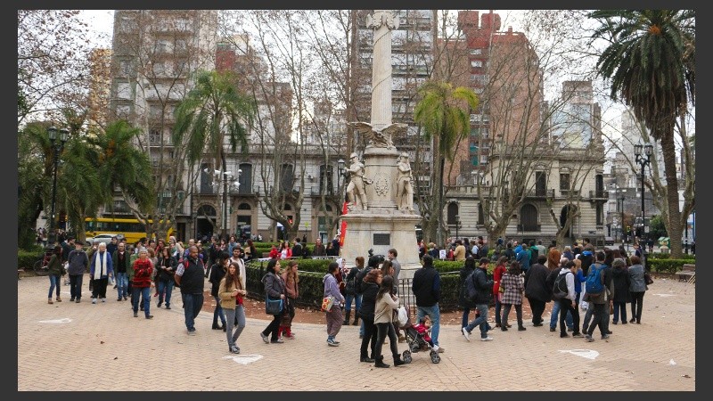 Nutrida ronda en la Plaza 25 de Mayo este jueves.