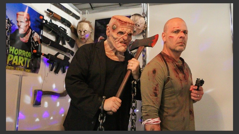 ¡Están igual! Dos genios de la pantalla grande posaron para la cámara. (Alan Monzón/Rosario3.com)