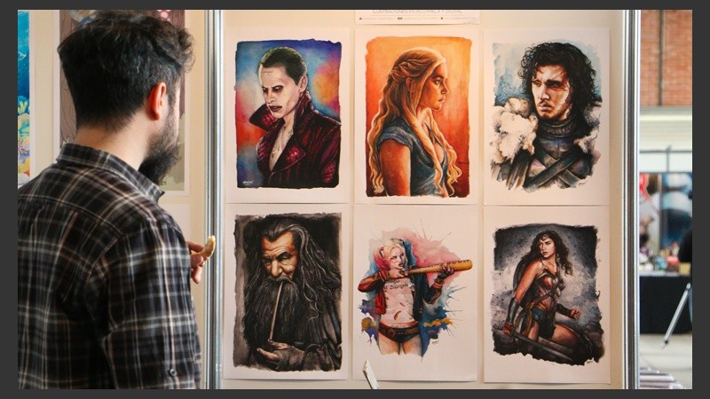 Un stand ofrecía dibujos de personajes de series y películas. (Alan Monzón/Rosario3.com)