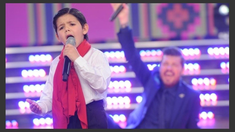 Enoc se movió por el estudio como pancho por su casa. 