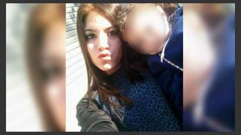 Rocío salió con sus hermanas y un grupo de amigos.