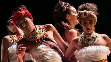 María Laura Corvalán, Betina Pellegrini, Yamila Frisón y Silvana Saavedra bailan "aSombra".