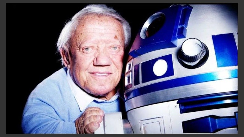 Baker, de solo 112 centímetros de estatura, dio vida al emblemático R2-D2 en seis de las siete películas de la saga 