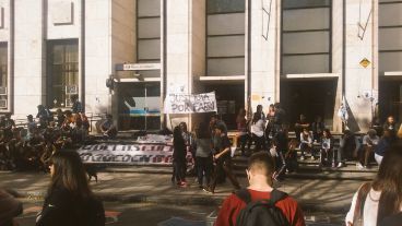La marcha se inició frente a Tribunales.
