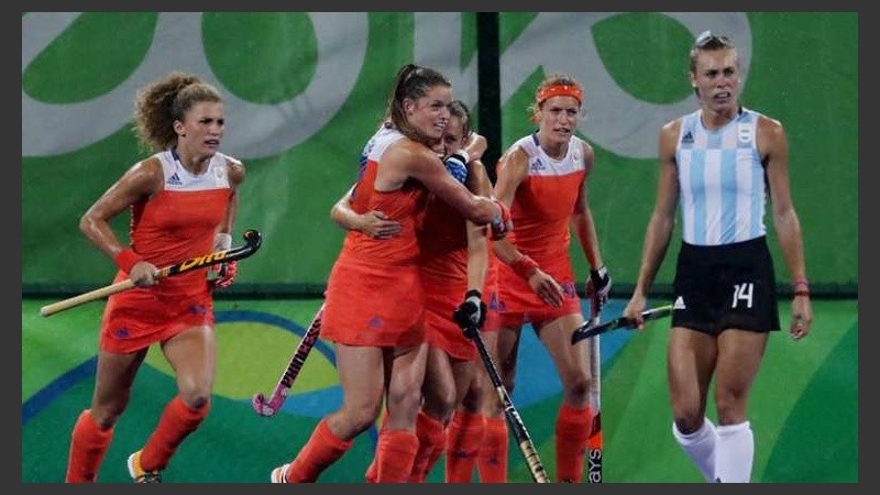 Las Leonas cayeron de pie ante Holanda. 