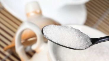 La reducción en el consumo de azúcares y carbohidratos puede ayudar a regular la HGH.