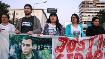 Luciana Escobar, hermana de Gerardo, encabezó la marcha en pedido de justicia.