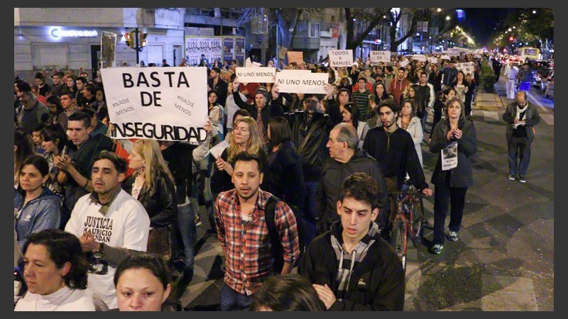 Mucha gente salió a las calles a pedir seguridad y justicia. (Alan Monzón/Rosario3.com)