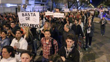 Mucha gente salió a las calles a pedir seguridad y justicia. (Alan Monzón/Rosario3.com)