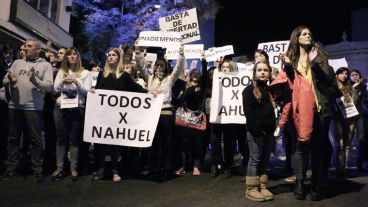 La gente acompañó con gritos, aplausos y carteles. (Alan Monzón/Rosario3.com)